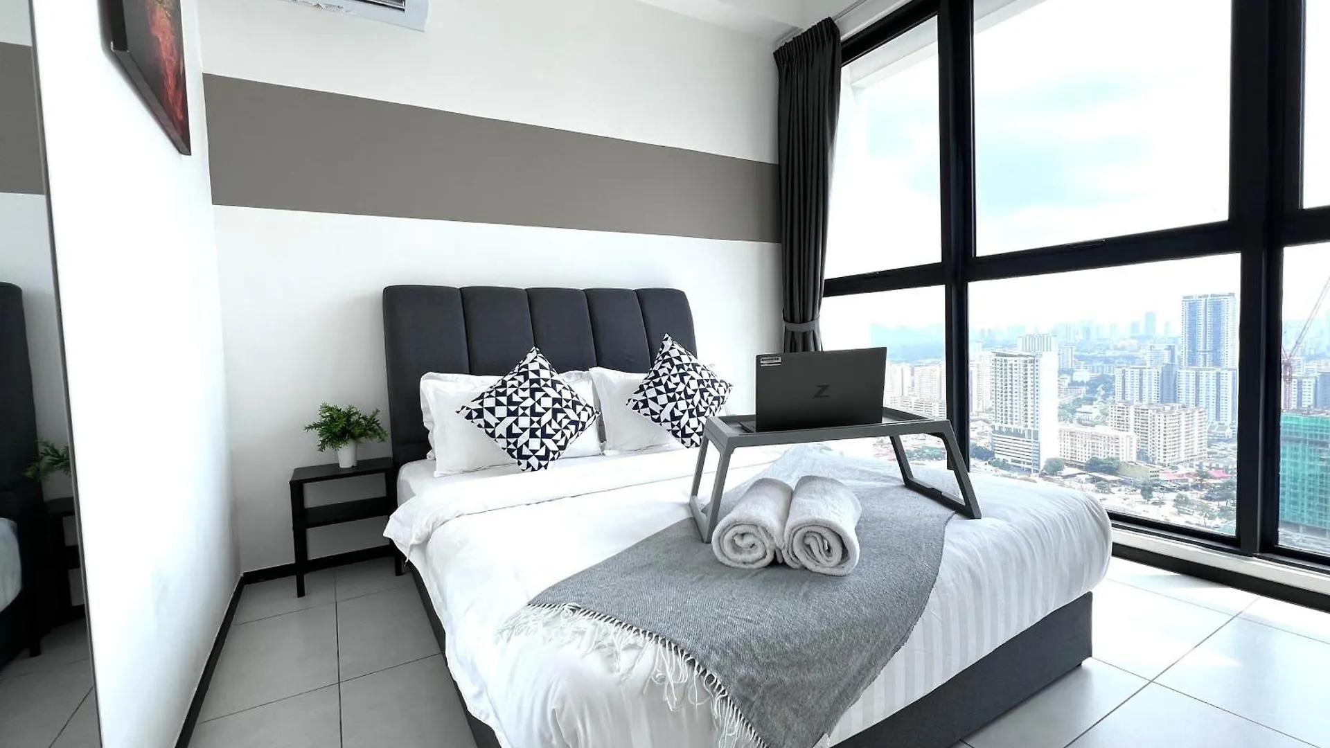 Appartamento Georgetown Skypool Urban 3Br Family & Baby-Friendly 9Pax Seaview Penang Jelutong 0*,  Malesia